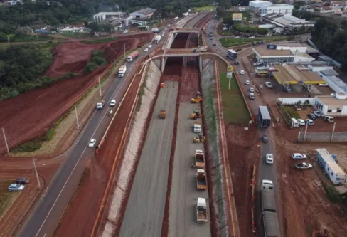 Imagem descritiva da notícia Paraná investe R$ 950 milhões em obras rodoviárias ao longo de 2022