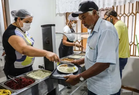 Imagem descritiva da notícia Em seis meses, Restaurante Popular serve 37 mil refeições em Apucarana