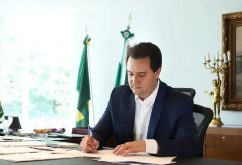 Imagem descritiva da notícia Governador sanciona orçamento do Estado em R$ 60,5 bilhões
