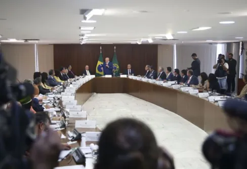 Imagem descritiva da notícia Lula diz a ministros que esse será o mandato de sua vida