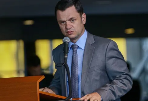 Imagem descritiva da notícia Moraes determina a prisão do ex-ministro Anderson Torres