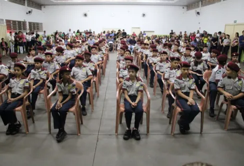 Imagem descritiva da notícia Rede municipal de Arapongas forma 1ª turma da disciplina cívico-militar