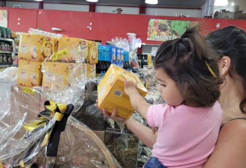 Imagem descritiva da notícia Pesquisa aponta variação de quase 25% no preço dos itens natalinos