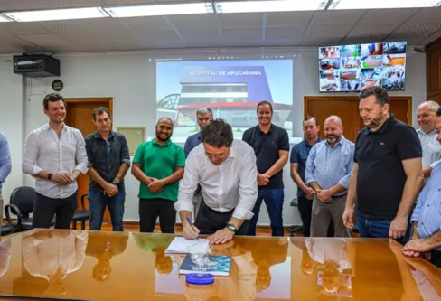 Imagem descritiva da notícia Prefeito Junior da Femac assina ordem de serviço do Hospital de Apucarana