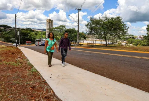 Imagem descritiva da notícia Prefeitura conclui calçamento 
em torno do Parque Japira
