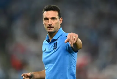 Imagem descritiva da notícia Presidente da AFA ‘garante’ Scaloni na seleção argentina