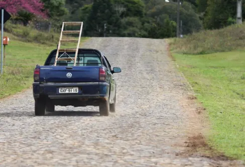 Imagem descritiva da notícia Governo do Paraná pavimenta mil quilômetros de estradas rurais