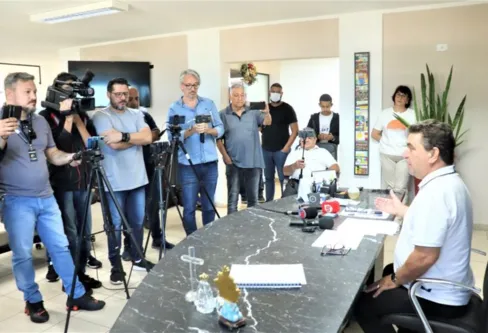 Imagem descritiva da notícia Sérgio Onofre na bronca com oposição