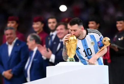 Imagem descritiva da notícia Título da Argentina na Copa do Mundo do Catar consagra o astro Lionel Messi