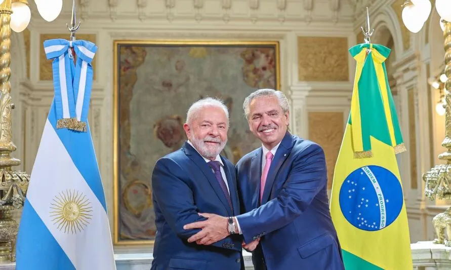 Imagem descritiva da notícia Brasil e Argentina estudam moeda comercial única