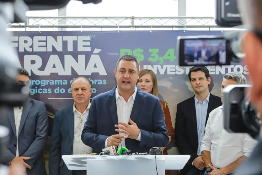 Curitiba, 07 de fevereiro de 2023 - O governador Carlos Massa Ratinho Junior anunciou na manhã desta terça-feira o programa À Frente Paraná, onde serão investidos R$ 3,4 bilhões em obras.