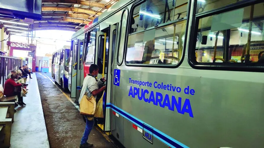 Imagem descritiva da notícia Motoristas do transporte coletivo 
de Apucarana anunciam paralisação