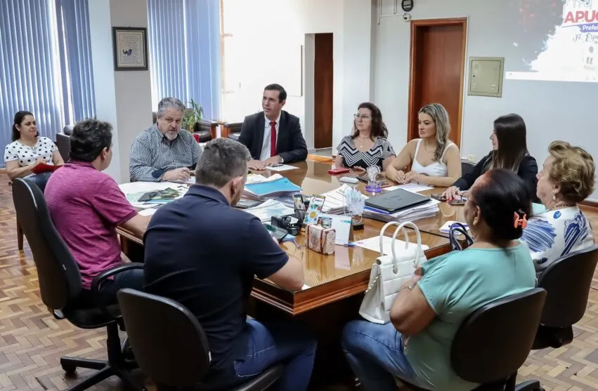 O prefeito, que esteve acompanhado do vice Paulo Vital, fez o anúncio nesta quarta-feira (18)