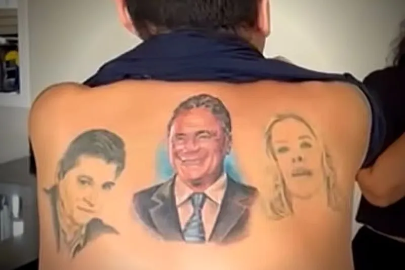 Imagem descritiva da notícia Senador Kajuru faz tatuagem de Alvaro Dias nas costas