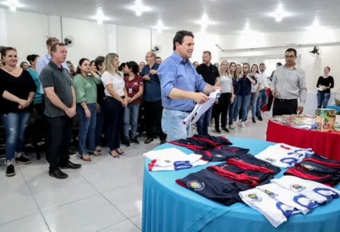 Imagem descritiva da notícia Apucarana investe R$ 14,6 mi em veículos,
uniformes e materiais didáticos para escolas
