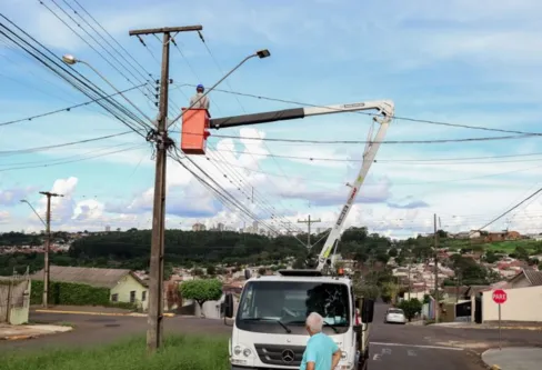 Imagem descritiva da notícia Apucarana retoma 
ações de modernização da iluminação pública