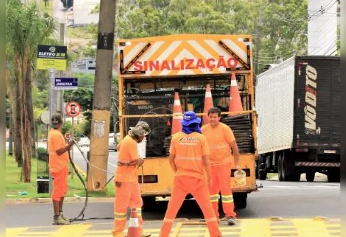 Imagem descritiva da notícia Arapongas investe R$ 212 mil em sinalização viária