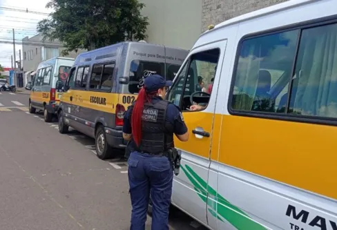 Imagem descritiva da notícia Arapongas realiza vistoria de veículos do transporte escolar