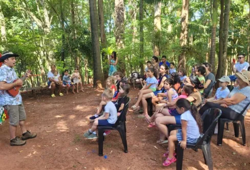 Imagem descritiva da notícia Aula ambiental reúne crianças no Bosque Municipal