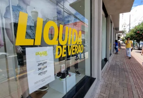 Imagem descritiva da notícia Comércio de Apucarana abre temporada de liquidações