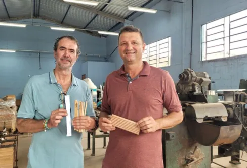 Imagem descritiva da notícia Empresa de Novo Itacolomi inicia produção de canudos de madeira