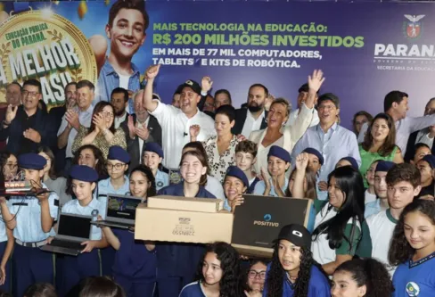Imagem descritiva da notícia Paraná distribui R$ 200 milhões em equipamentos de informática nas escolas