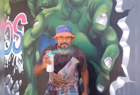 Imagem descritiva da notícia Grafiteiro faz sucesso