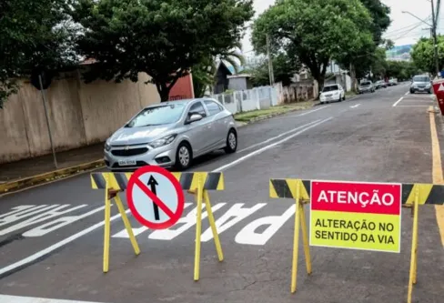 Imagem descritiva da notícia Idepplan alerta para sentido único na Rua Irmã Eleutéria