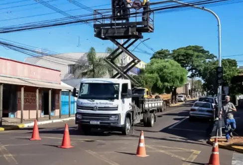 Imagem descritiva da notícia Idepplan instala semáforo de transposição na Nova Ucrânia