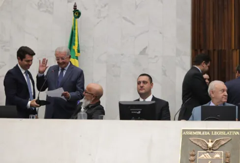 Imagem descritiva da notícia Justus assume vaga na Assembleia
