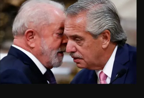 Imagem descritiva da notícia Lula mantém discurso eleitoral na sua primeira viagem ao exterior