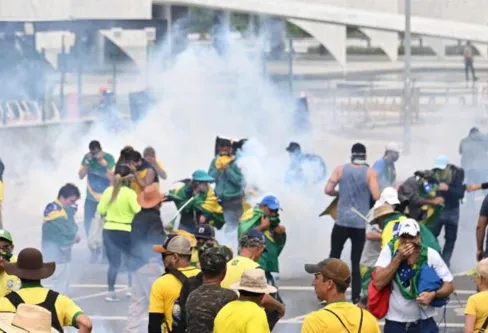 Imagem descritiva da notícia PGR denuncia 39 radicais por ataques golpistas contra poderes em Brasília
