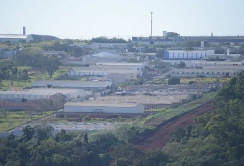 Imagem descritiva da notícia Prefeitura de Arapongas agiliza regularização de lotes industriais