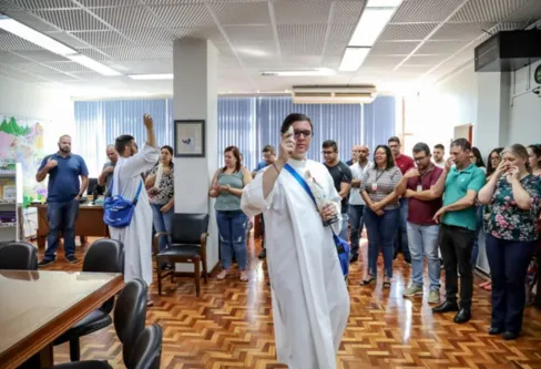 Imagem descritiva da notícia Seminaristas promovem “visitas missionárias”