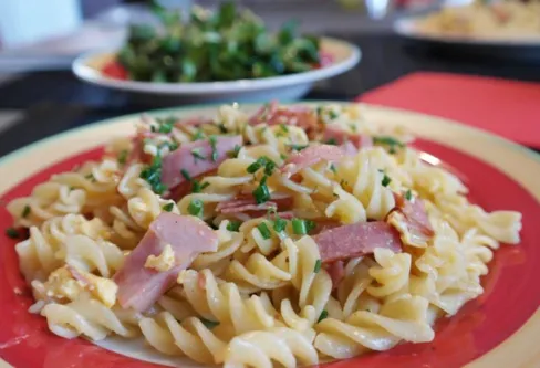 Imagem descritiva da notícia Macarrão com presunto é receita para salvar o dia
