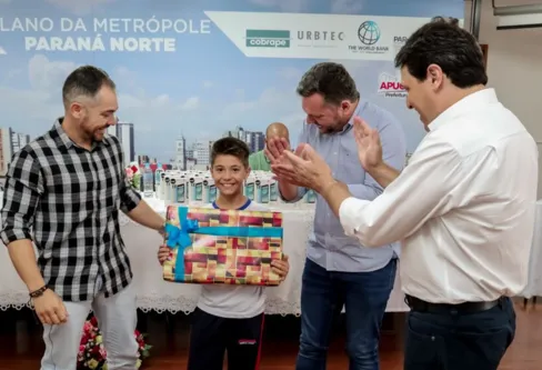 Imagem descritiva da notícia Aluno da rede municipal de Apucarana vence concurso nacional