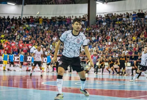 Imagem descritiva da notícia Apucarana Futsal perde para o Corinthians com o Lagoão lotado