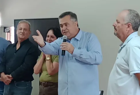 Imagem descritiva da notícia Beto Preto atende 80 prefeitos do PR