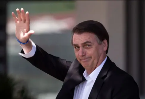 Imagem descritiva da notícia Bolsonaro anuncia que vai retornar para o Brasil ainda neste mês de março