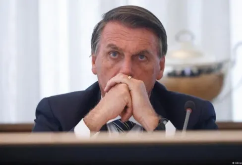 Imagem descritiva da notícia Bolsonaro reclama de salário de R$ 33 mil