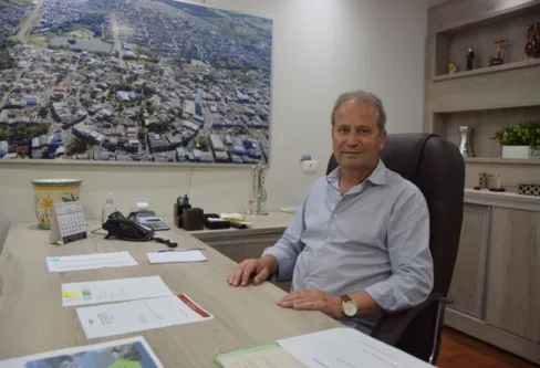 Imagem descritiva da notícia Carlos Gil reassume Prefeitura de Ivaiporã depois de dois meses
