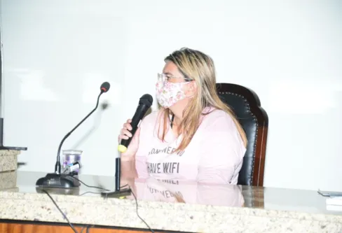 Imagem descritiva da notícia Falsa enfermeira que desviou vacina contra covid-19 recebe pena de 16 anos de prisão