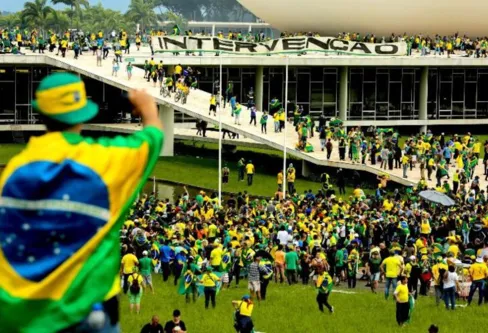 Imagem descritiva da notícia Metade dos “golpistas” recebeu auxílio emergencial, afirma PGR