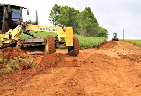 Imagem descritiva da notícia Prefeitura de Arapongas intensifica manutenção em estradas rurais