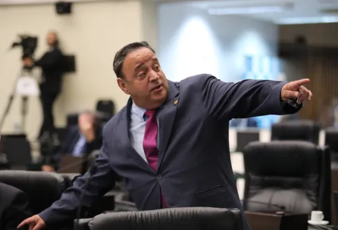 Imagem descritiva da notícia Paraná dá prazo para governo federal decidir sobre pedágio