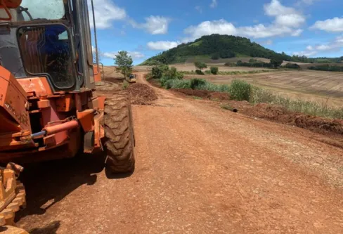 Imagem descritiva da notícia Prefeitura anuncia recuperação de “pontos críticos’ 
nas estradas rurais