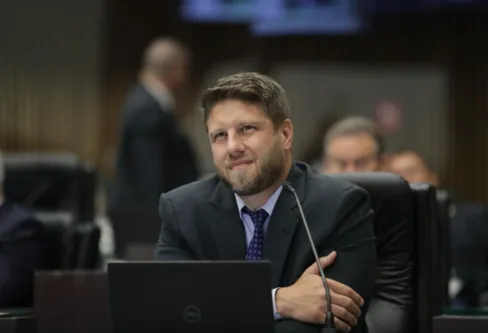 Imagem descritiva da notícia Requião Filho promete fazer oposição consciente