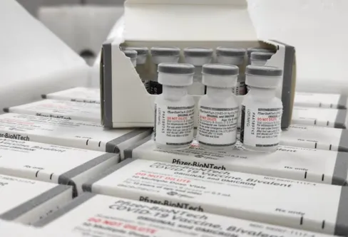 Imagem descritiva da notícia Paraná inicia distribuição de vacina bivalente contra covid