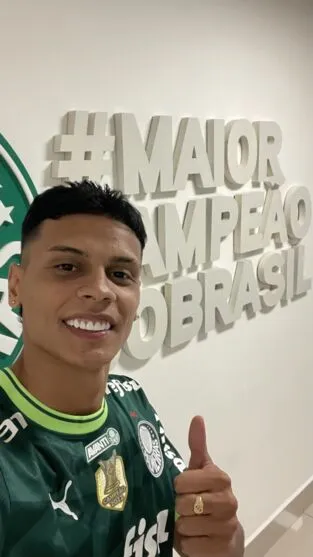 Imagem descritiva da notícia Palmeiras oficializa o volante Richard Ríos para vaga de Danilo