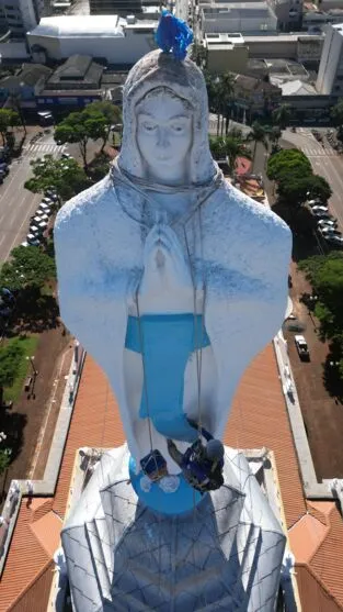 Imagem descritiva da notícia Pintura da catedral chega à imagem de Nossa S. de Lourdes